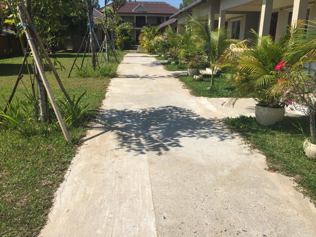 The Moonflower Bungalow Hotel Sihanoukville Exterior foto