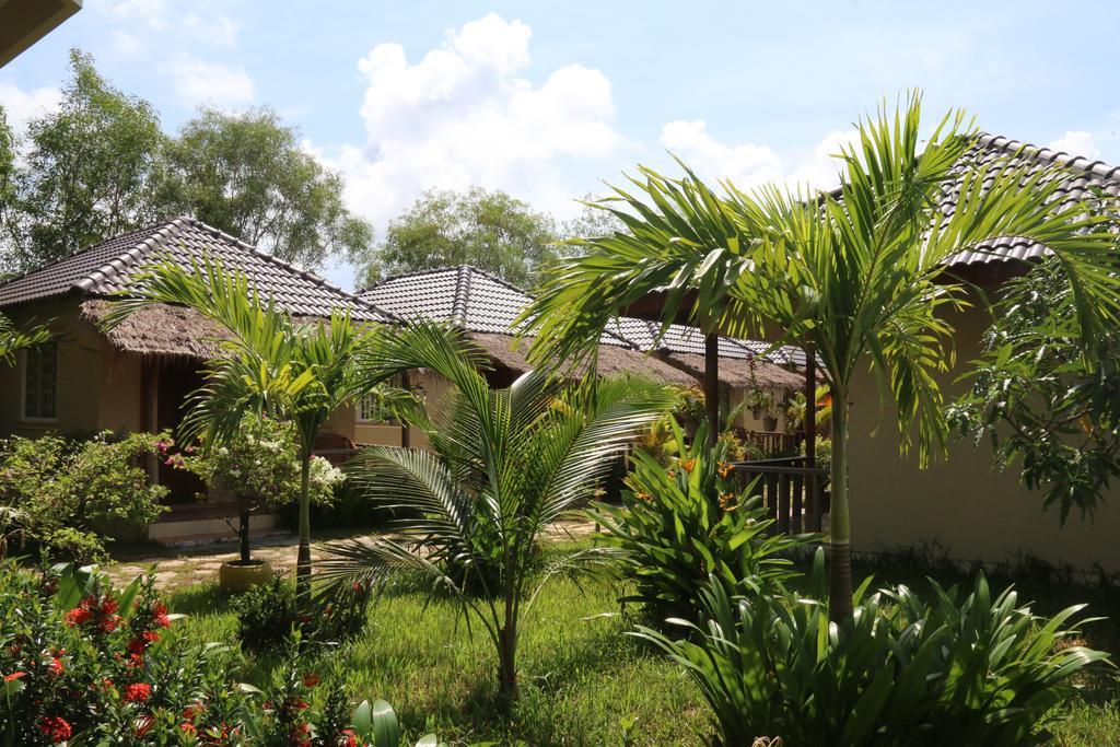 The Moonflower Bungalow Hotel Sihanoukville Exterior foto