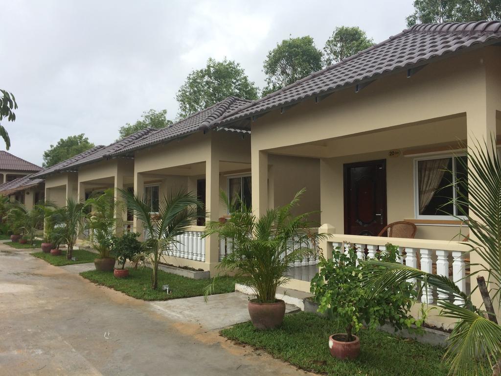 The Moonflower Bungalow Hotel Sihanoukville Exterior foto