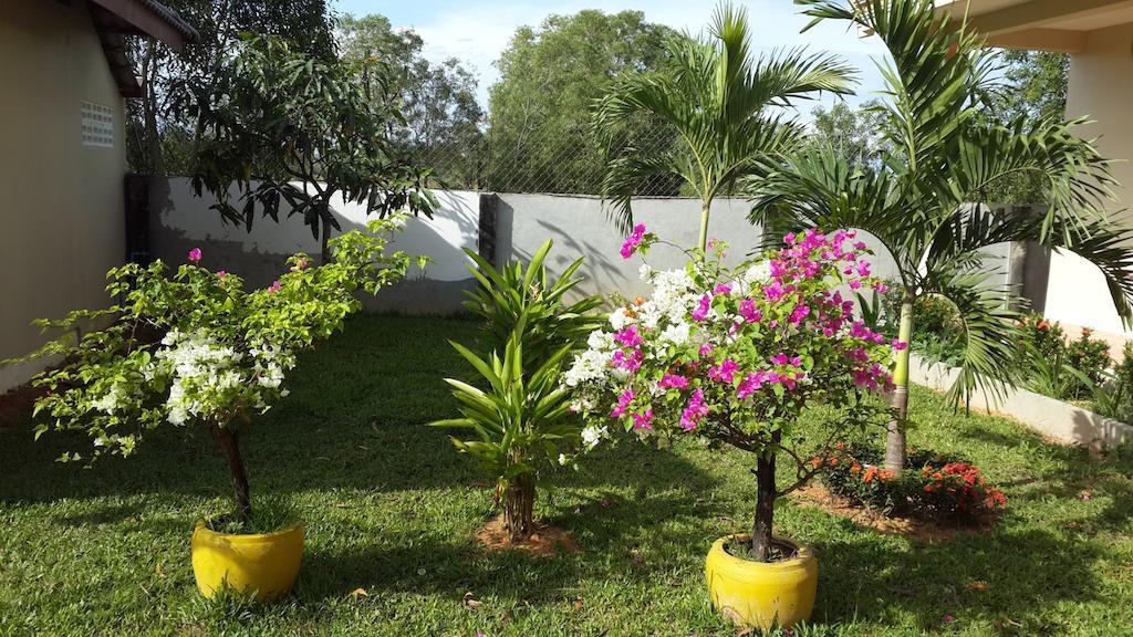 The Moonflower Bungalow Hotel Sihanoukville Exterior foto