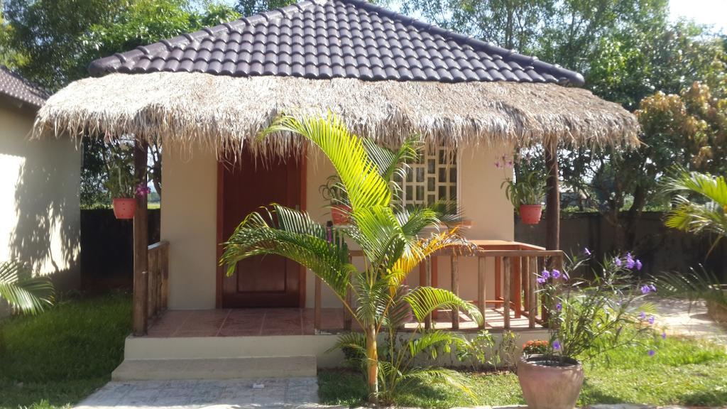 The Moonflower Bungalow Hotel Sihanoukville Exterior foto