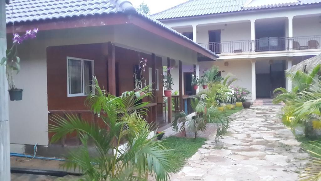 The Moonflower Bungalow Hotel Sihanoukville Exterior foto