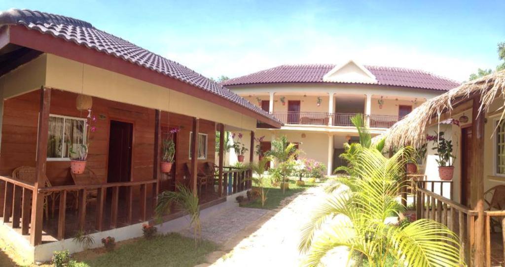 The Moonflower Bungalow Hotel Sihanoukville Exterior foto