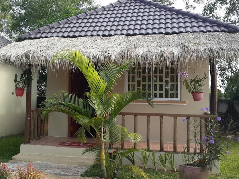 The Moonflower Bungalow Hotel Sihanoukville Exterior foto